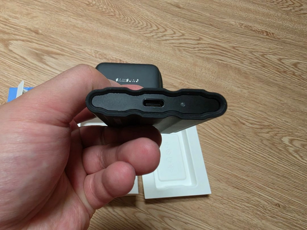 [거의 새제품] 삼성 T7 Shield 2TB 외장 SSD 블랙 / 풀구성 이미지
