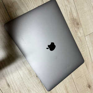 맥북 프로 13 M1 스페이스 그레이 1TB 이미지