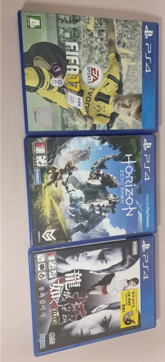 PS4 Pro 1TB 데스 스트랜딩 리미티드 에디션 + 듀얼쇼크 2개 + 게임타이틀 3장 이미지