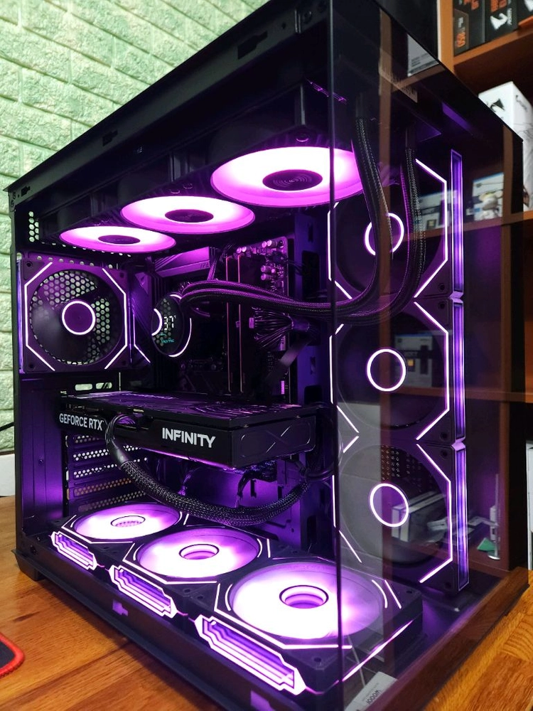 미사용 ) 9800X3D & RTX5070 게이밍 컴퓨터 PC 이미지