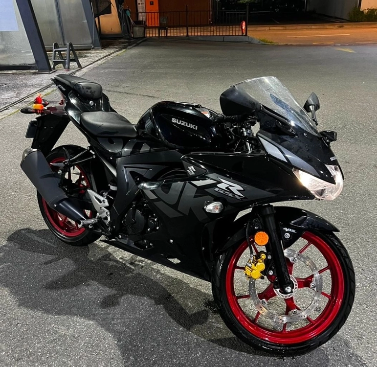 스즈키 gsx-r125 낮은 키로수 - 안심되는 중고거래