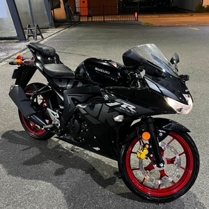 스즈키 gsx-r125 낮은 키로수 (오늘 안팔리면 업자에게 넘김 찔러주세요) 이미지