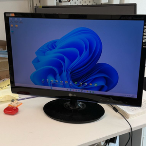 27인치 QHD 모니터 LG 플래트론 M2780D 모니터 이미지