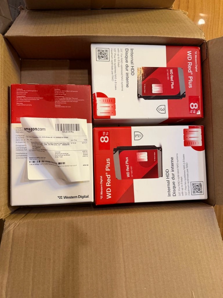 [전부 미개봉] 유그린 DXP4800 Plus 4베이 NAS + WD Red Plus NAS용 HDD 8TB 3개 이미지