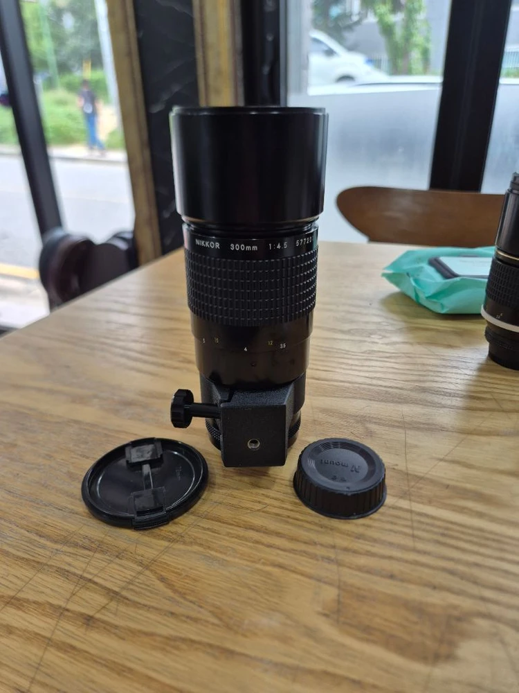 니콘 300mm f/4.5 망원렌즈 이미지
