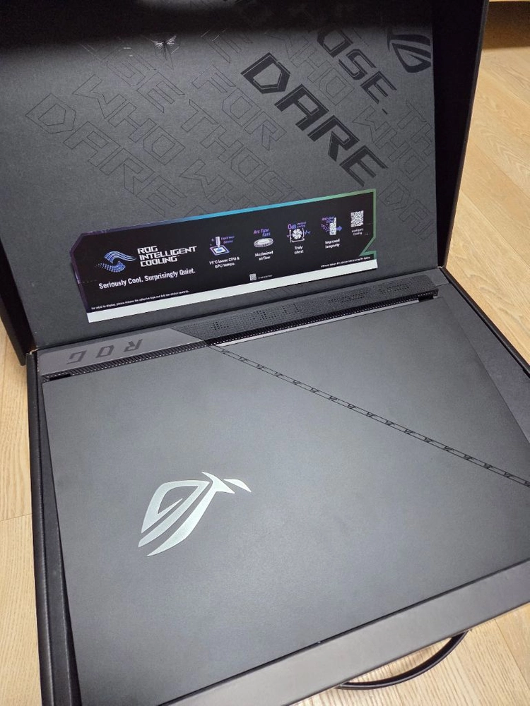 ASUS ROG Strix SCAR 17 (R9/ RTX 4090 / 32GB/ 2TB) 노트북 이미지