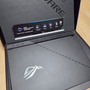 ASUS ROG Strix SCAR 17 (R9/ RTX 4090 / 32GB/ 2TB) 노트북 이미지