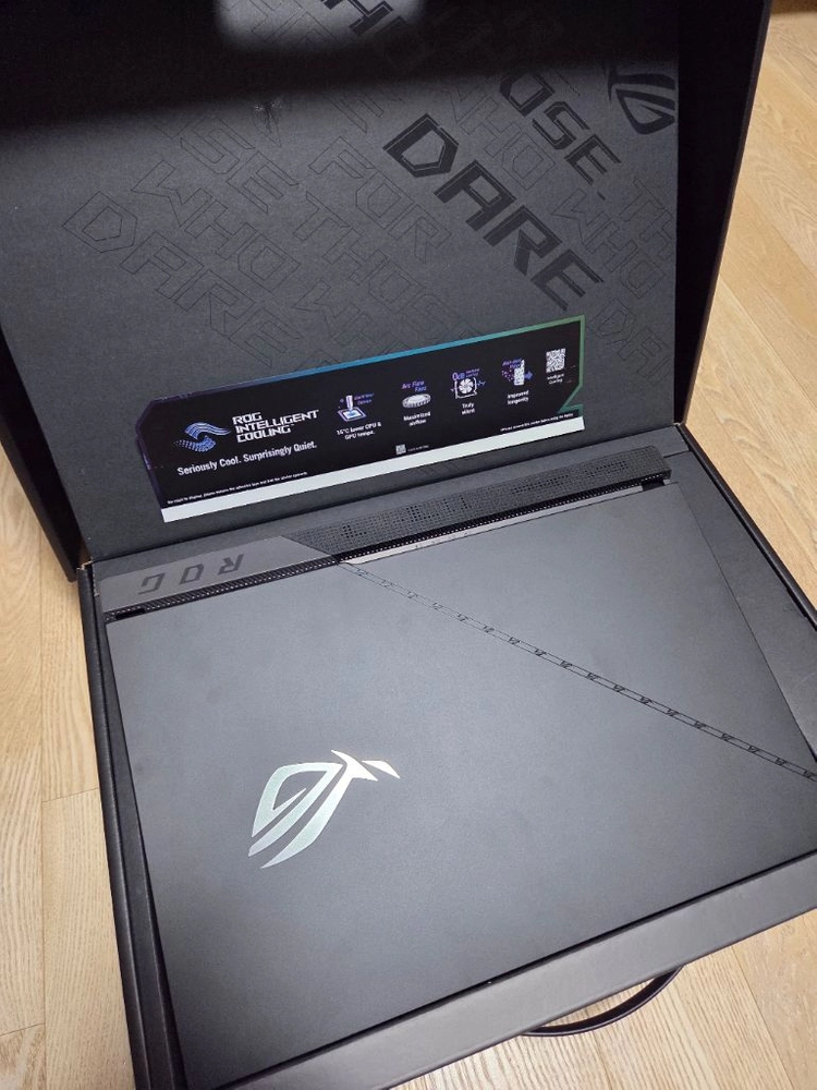 ASUS ROG Strix SCAR 17 (R9/ RTX 4090 / 32GB/ 2TB) 노트북 이미지