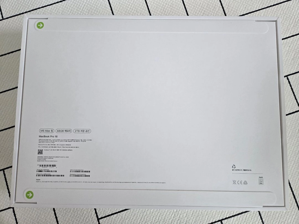 [미개봉] 맥북프로16 M5 Max 18코어 CPU, 40코어 GPU 블랙 (램48GB, SSD 2TB) 이미지