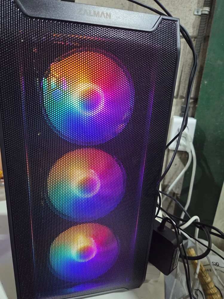 고성능 게이밍 PC 본체 이미지