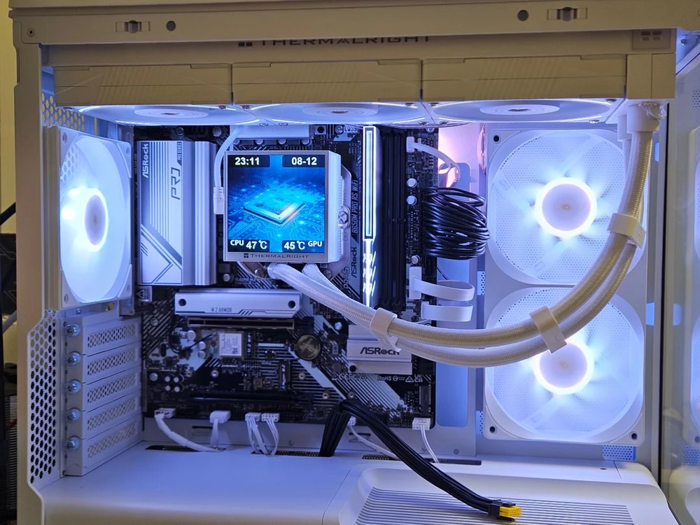 AMD 9600X, 1000W 수랭 화이트 반본체 이미지