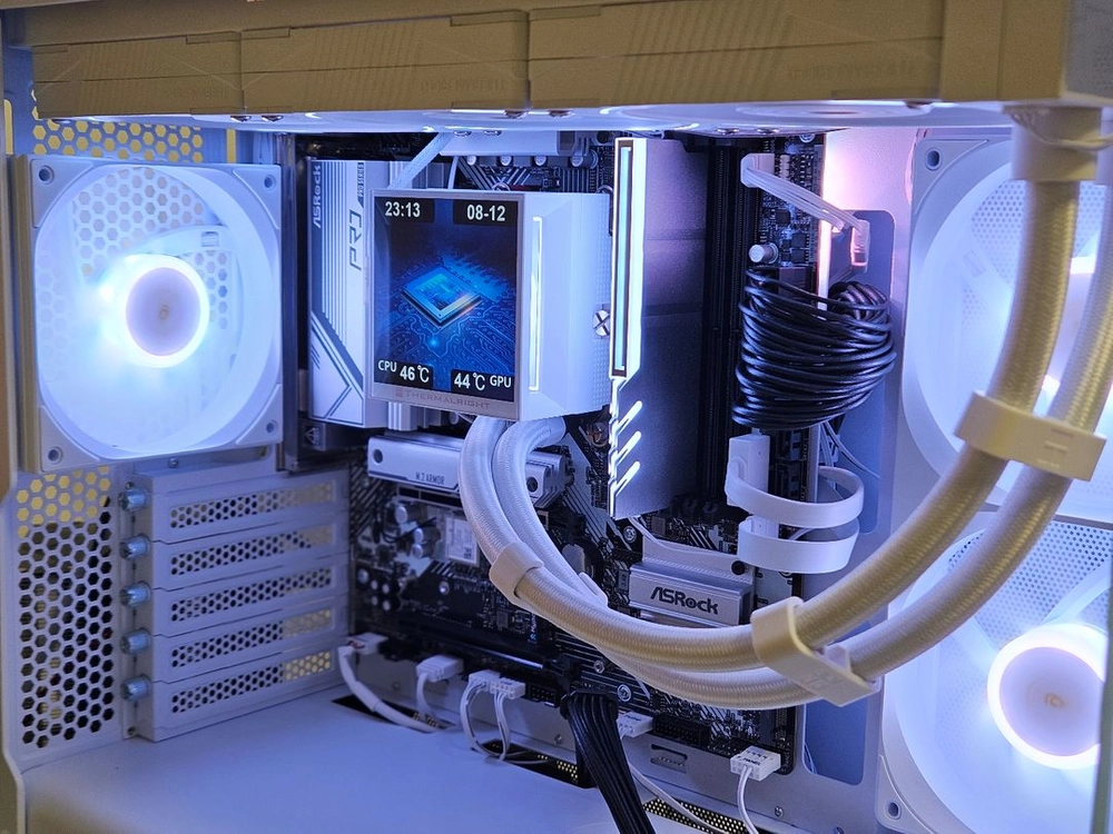 AMD 9600X, 1000W 수랭 화이트 반본체 이미지