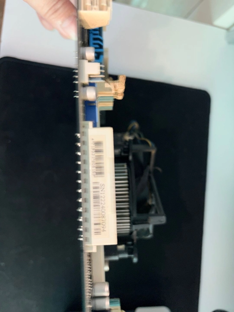 기가바이트 H77M-D3H 메인보드 인텔 CPU 및 정품 쿨러 포함된 상태 그대로 드립니다. 이미지