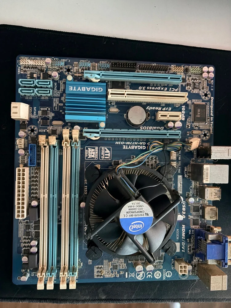 기가바이트 H77M-D3H 메인보드 인텔 CPU 및 정품 쿨러 포함된 상태 그대로 드립니다. 이미지