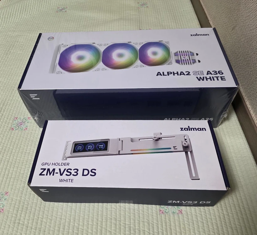 잘만 알파2 SE A36 화이트 3열 수랭 쿨러 & 잘만 VS3 DS 화이트 그래픽카드 지지대 일괄 이미지