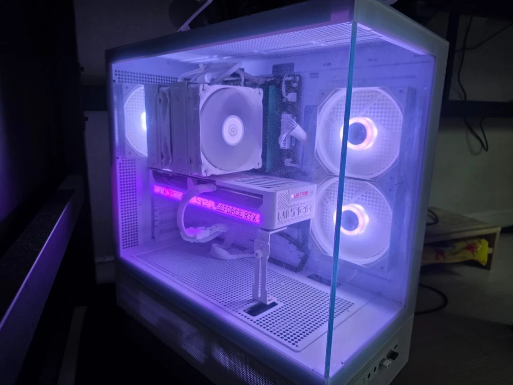 7800X3D + RTX 5070 + 32GB + 3TB 화이트감성 게이밍본체 이미지
