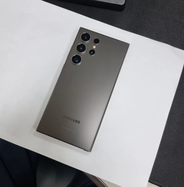 갤럭시S24울트라 512GB 블랙 KT 무잔상 A급 기능정상 216044 이미지