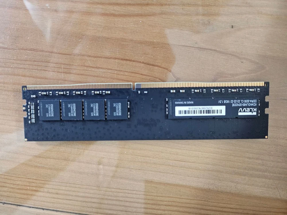 KLEVV DDR4 16GB 3200MHz 데스크탑 램 이미지