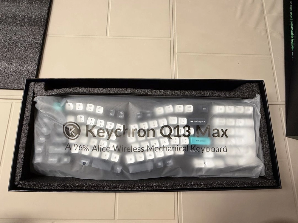 키크론 Q13 PRO MAX 카본블랙 적축(영문) + 블랙 더블샷 한영각인 이중사출 PBT 키캡 풀세트 이미지