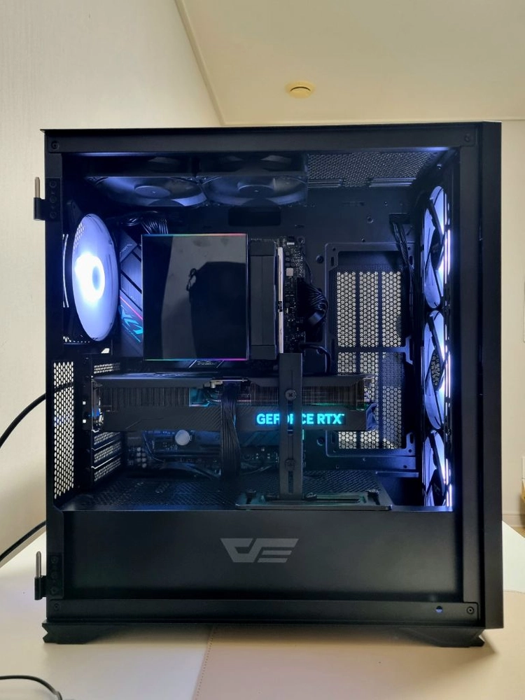 9800X3D 4070 Ti Super 최상급 게이밍 PC 이미지
