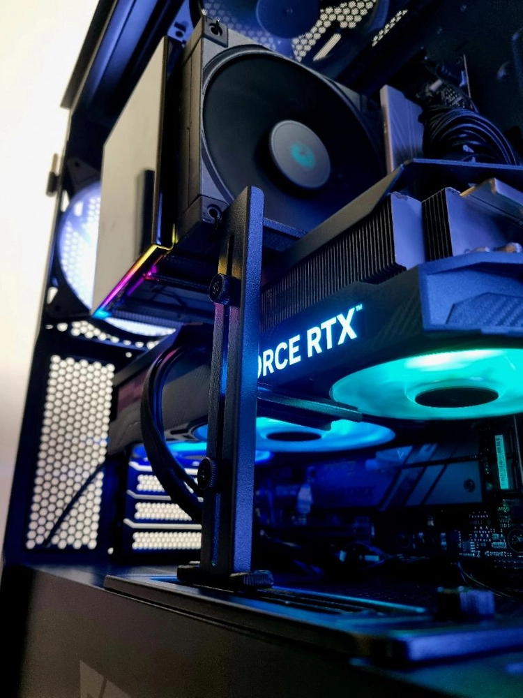 9800X3D 4070 Ti Super 최상급 게이밍 PC 이미지