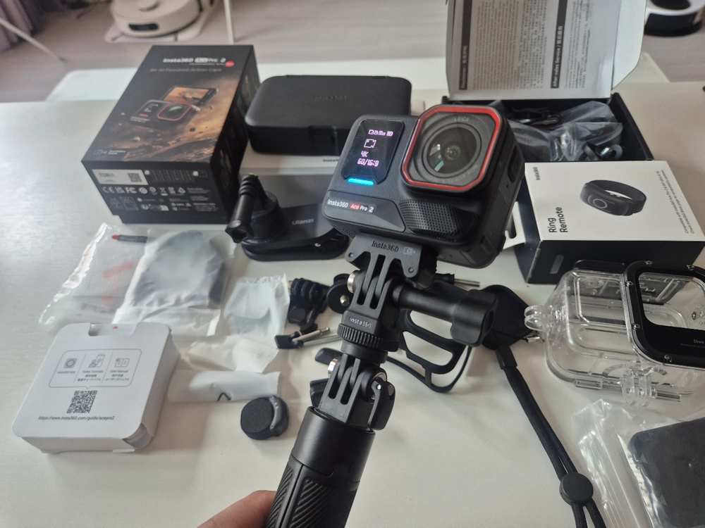 인스타360 Ace Pro 2 듀얼배터리 번들 액션 카메라 외 구성품 팝니다. 이미지