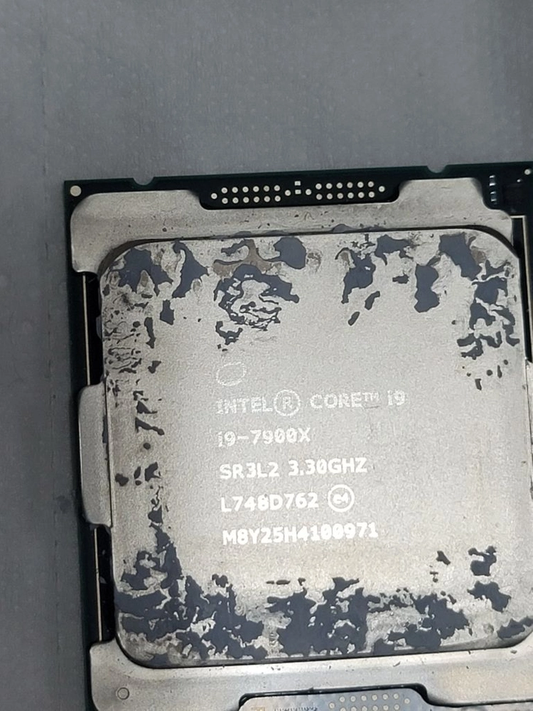 인텔 코어 i9-7900X 서버용 이미지