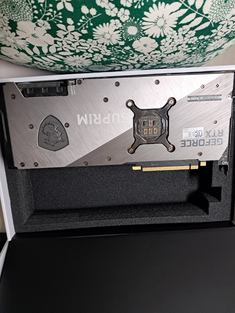 MSI RTX 3080 Ti 슈프림 X 이미지