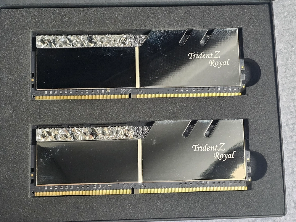 G.SKILL 트라이던트 Z 로얄 시리즈 DDR4 램 32GB (2x16GB) CL18 4000 이미지