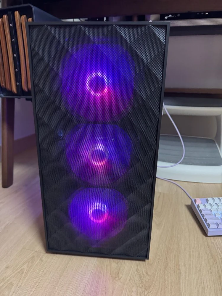 9800X3D RTX5070 컴퓨터 팝니다. - 안심되는 중고거래