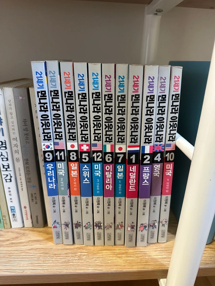 다양한 책들 이미지