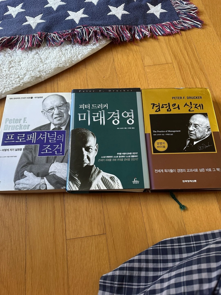다양한 책들 이미지