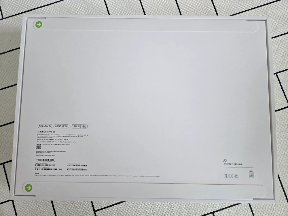 [미개봉] 맥북프로16 M5 Max 18코어 CPU, 40코어 GPU 블랙 (램48GB, SSD 2TB) 이미지