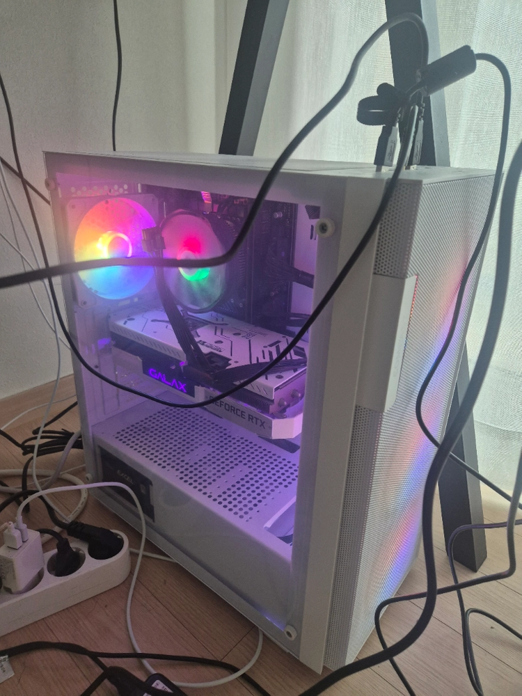 화이트감성 i5-12400 / RTX3070 게이밍PC 판매합니다. 이미지
