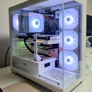 9800X3D / 4070 Ti SUPER 게이밍 PC 화이트 이미지