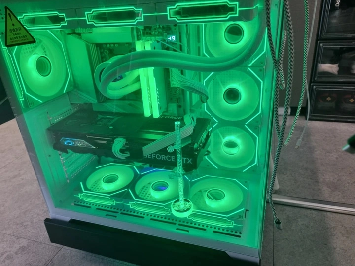 고사양 수냉 PC 9950x x870 (4070 Ti SUPER) 이미지