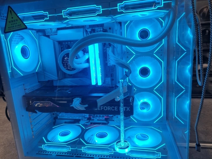 고사양 수냉 PC 9950x x870 (4070 Ti SUPER) 이미지