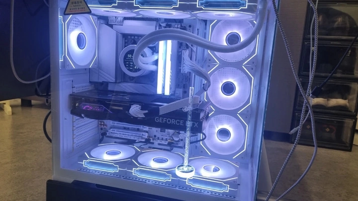 고사양 수냉 PC 9950x x870 (4070 Ti SUPER) 이미지