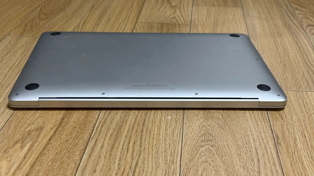 맥북에어 M1 실버 기본형 (8GB/256GB) 깨끗한 A급 이미지