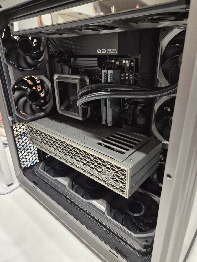 7800X3D, 9070XT 니트로+, 32GB, 1TB 이미지