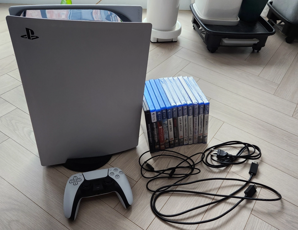 PS5 디스크버전 기본셋에 게임 11장 포함 일괄 판매합니다. - 안심되는 중고거래