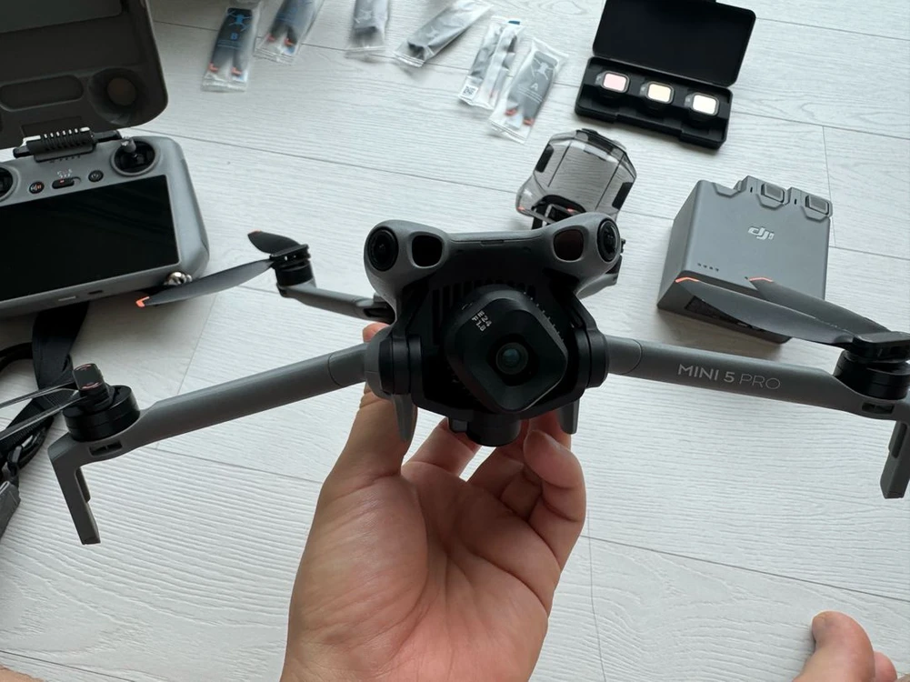 DJI Mini 5 Pro 플라이 모어 콤보 플러스 드론 + RC 2 세트(보험 28.02.12) 이미지