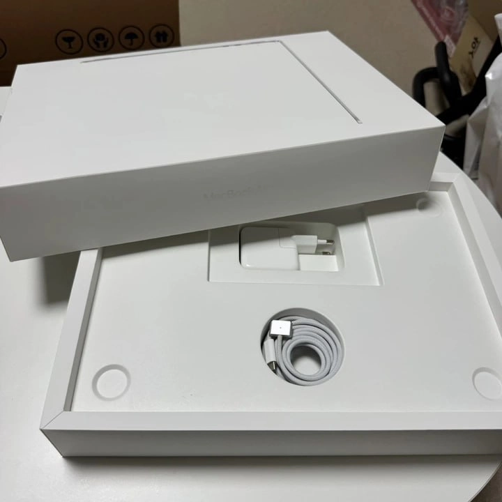 맥북 에어 15인치 M3 실버 16GB·256GB 판매합니다 이미지