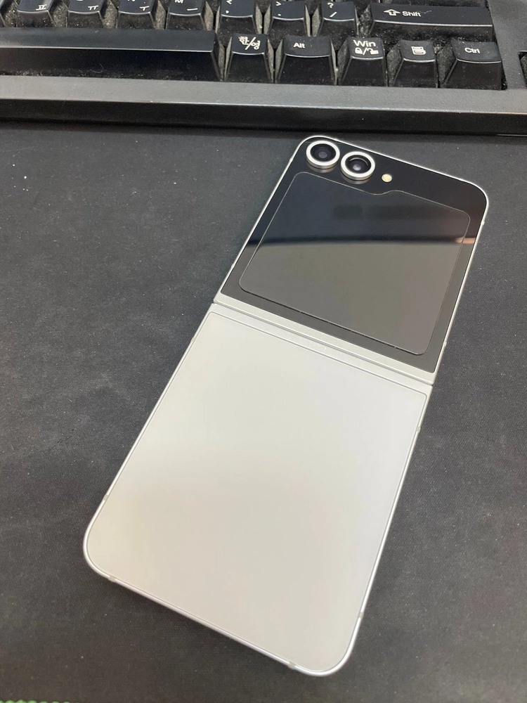갤럭시Z플립6 실버 512GB 무잔상 상태좋은 중고40만6천팝니다 - 안심되는 중고거래