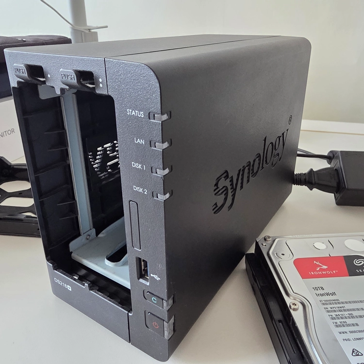 시놀로지 나스 DS218+ NAS (삼성 RAM 4GB 추가)+ IronWolf 10TB 구성 판매합니다 이미지