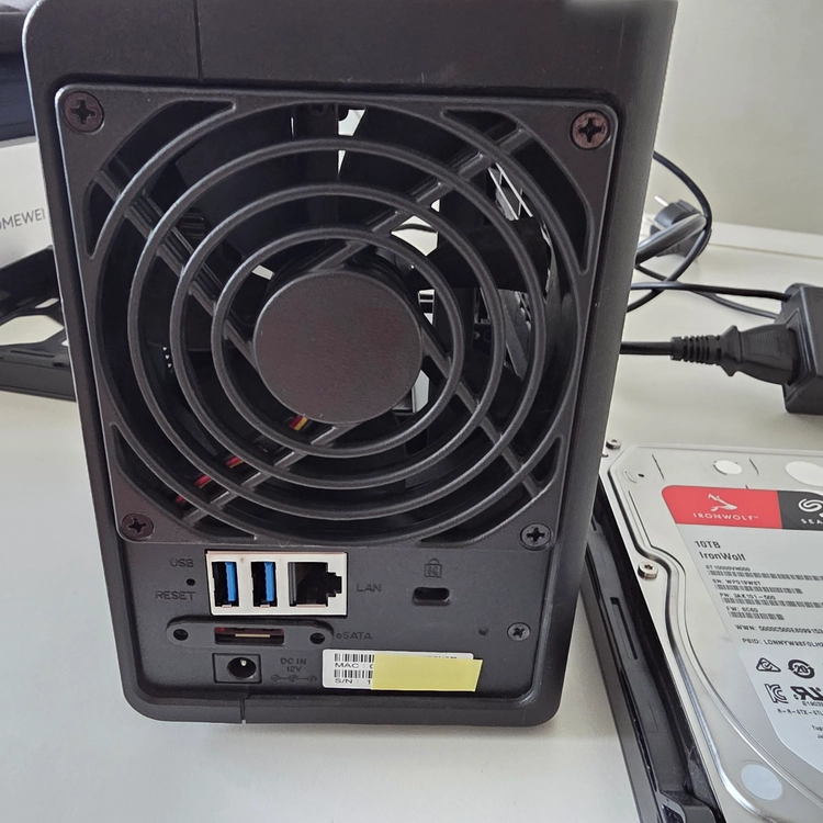 시놀로지 나스 DS218+ NAS (삼성 RAM 4GB 추가)+ IronWolf 10TB 구성 판매합니다 이미지