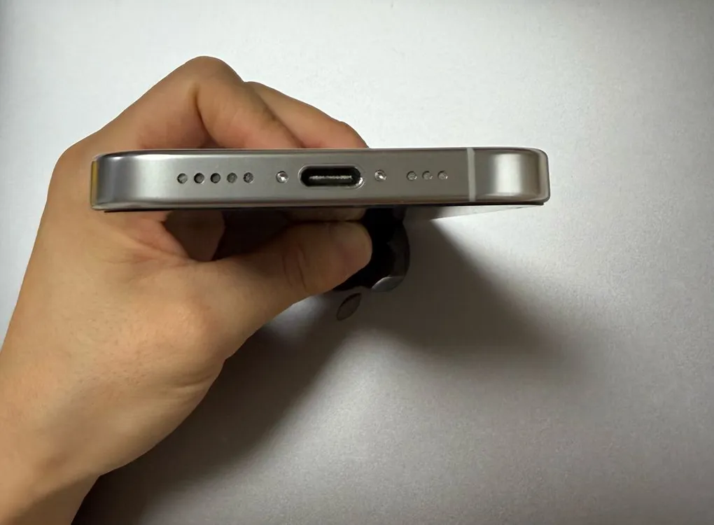 아이폰 16pro 화이트티타늄 256GB 이미지