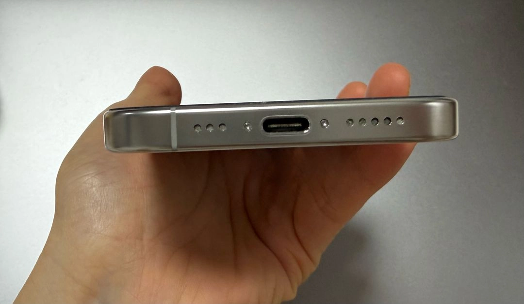 아이폰 16pro 화이트티타늄 256GB 이미지