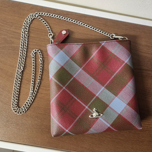 비비안웨스트우드 타탄체크 체인 미니 크로스백/ 더스트백 포함/ 거의 새거 이미지
