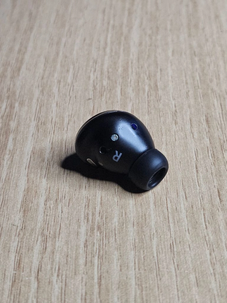 갤럭시 버즈프로 팬텀블랙 오른쪽 SM-R190 이미지